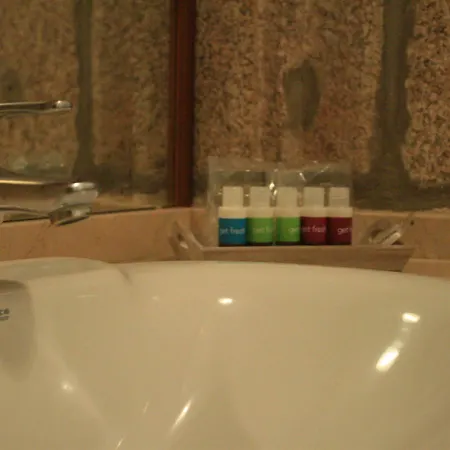 Real Hotel *